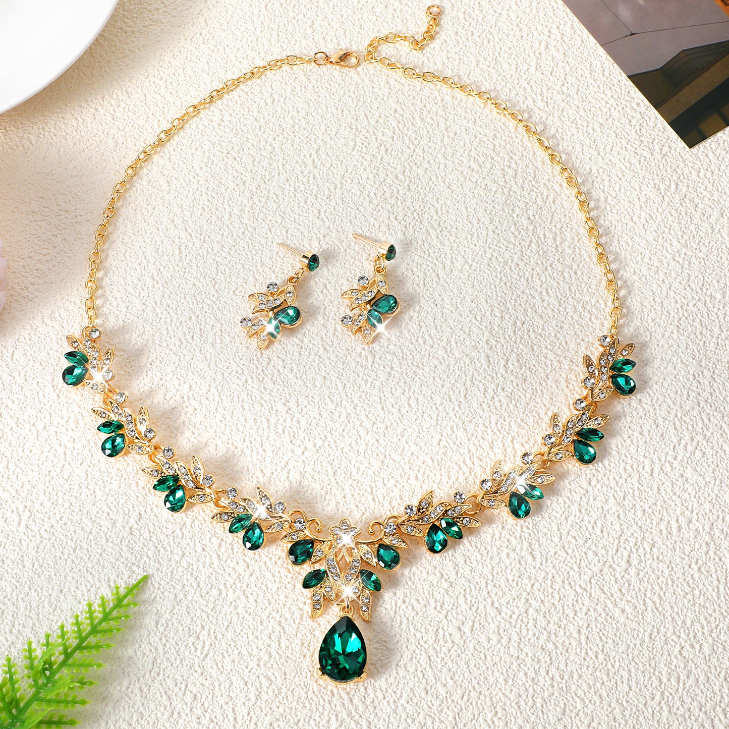 Yolev Green Jewelry Sets for Women Gold Crystal Rhinestone Earrings Choker Necklace Green Necklace for Women Bridal Bridesmaid Prom Costume Wedding Party